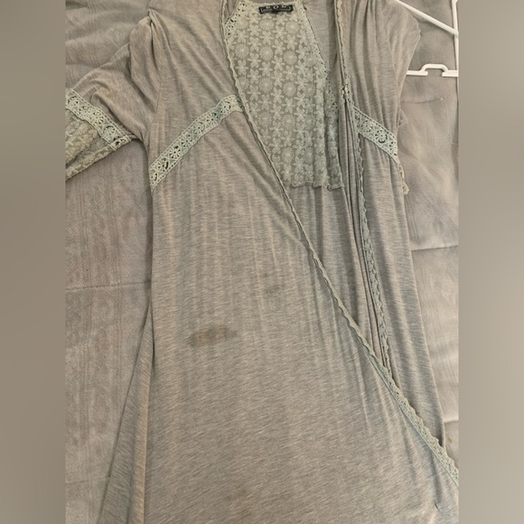 POL crocheted quarter length shawl. - Picture 9 of 9